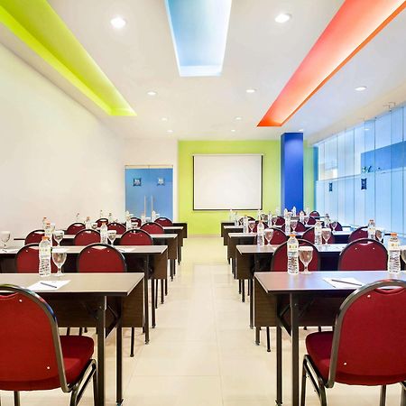 Ibis Budget Jakarta Cikini Exterior photo