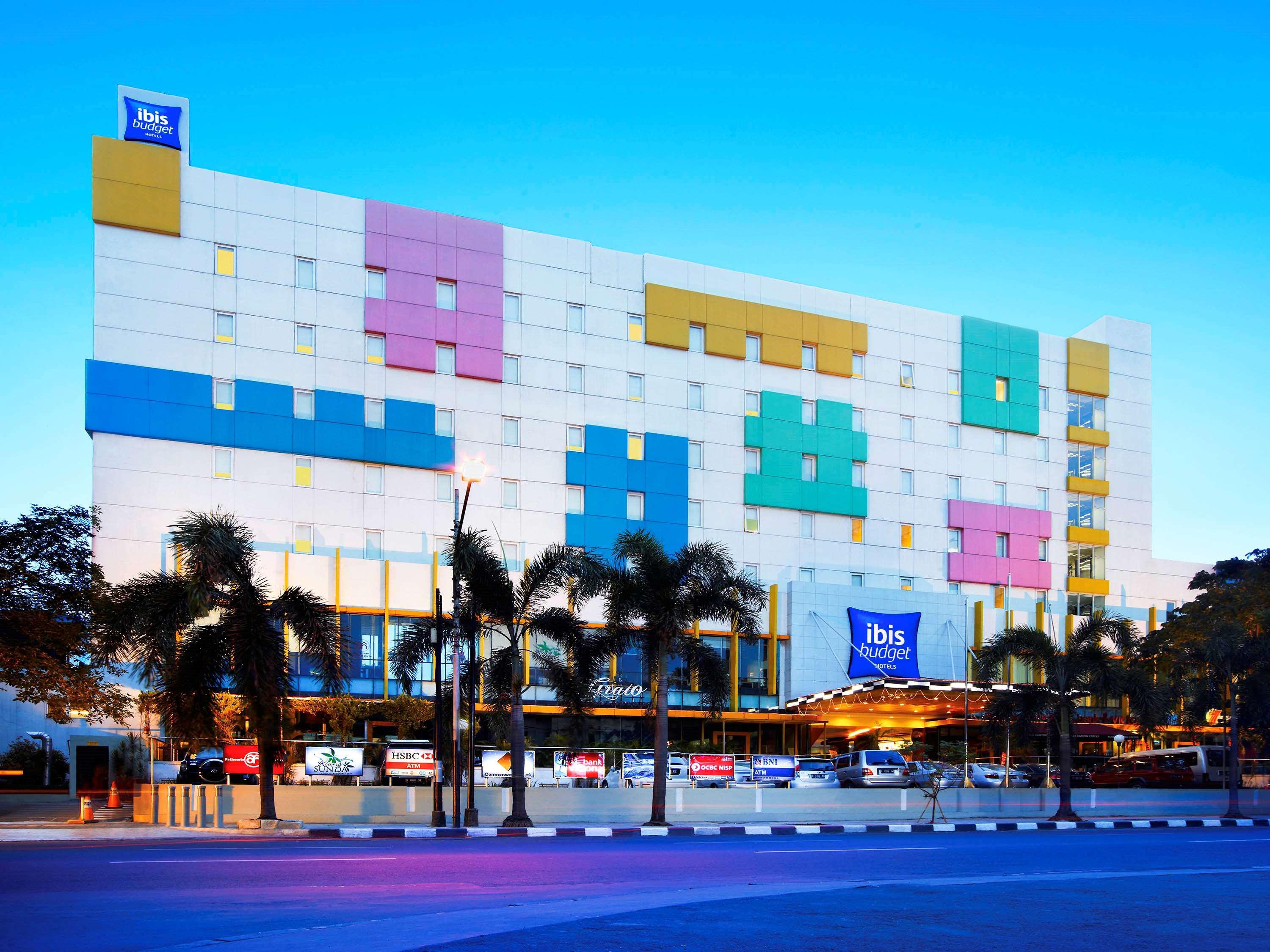 Ibis Budget Jakarta Cikini Exterior photo