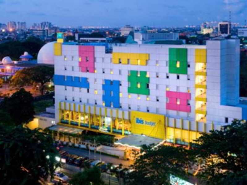 Ibis Budget Jakarta Cikini Exterior photo